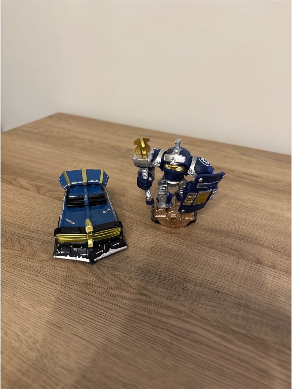 Skylanders superchargers high volt & shield striker set